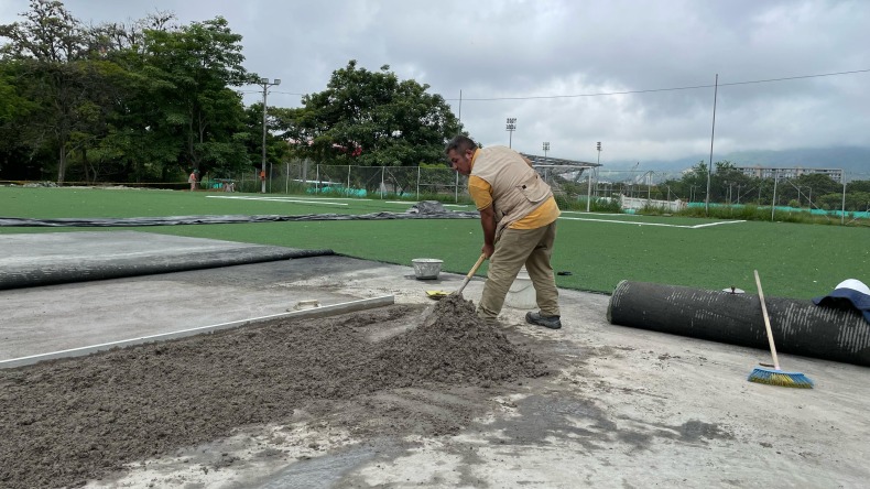 Inició mantenimiento de canchas sintéticas de Ibagué 