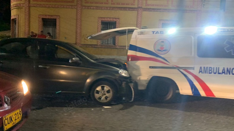 Ambulancia en Ibagué atendió accidente y terminó en choque múltiple