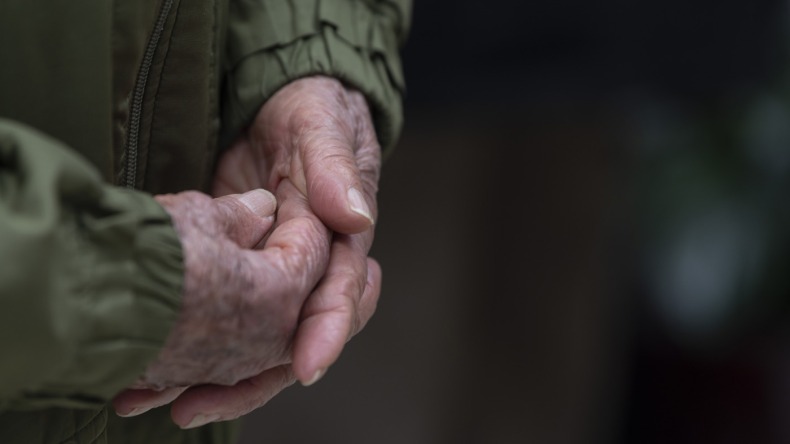 Vivir en zonas rurales aumentaría el riesgo de suicidio en adultos mayores