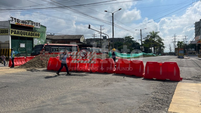 Cerraron la avenida Mirolindo, sin previo aviso, tras romper una tubería