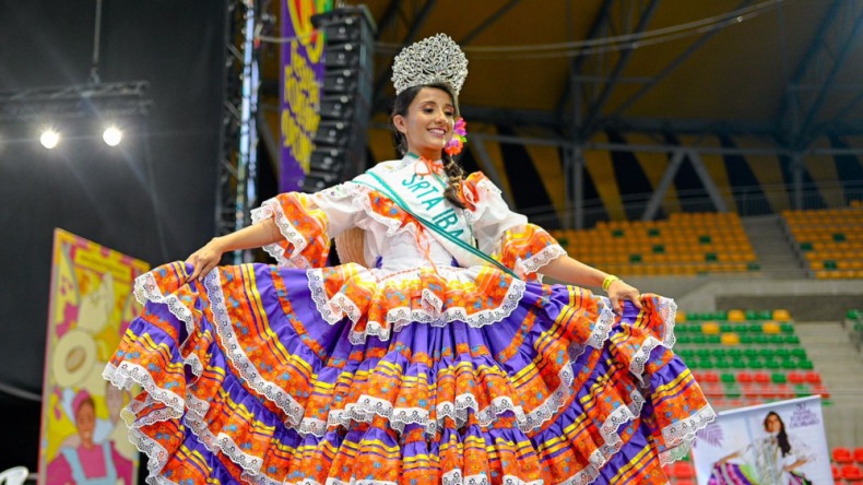 Ella es Paula Gisselle, la nueva embajadora municipal del folclor