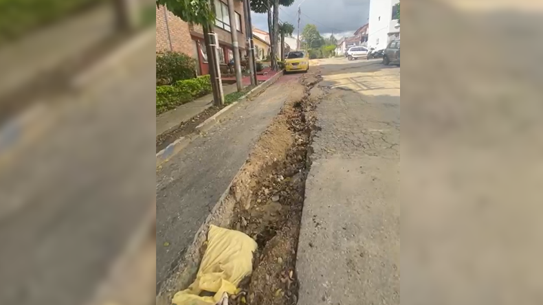 La calle rota de Piedra Pintada que tiene desesperados a los vecinos