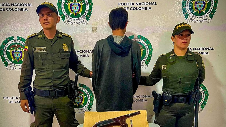 Policías persiguieron a joven de 16 años que intentó atracar a taxista en Ibagué