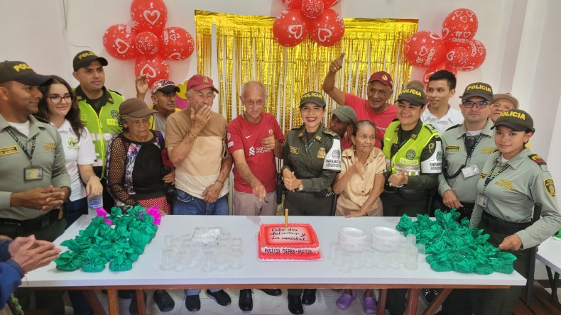 La emotiva celebración de la Policía de Ibagué a adultos mayores