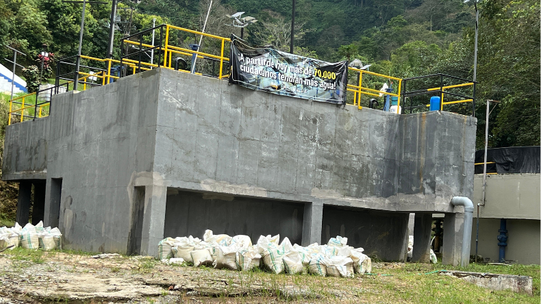 Denuncian que desperdicio de agua de la Planta de Chembe estaría afectando la carretera