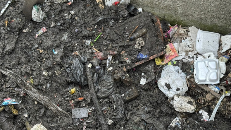 Cuatro toneladas de basura fueron retirados del canal de La Guabinal