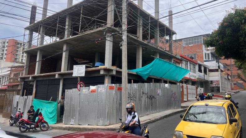 Demolerán construcción que impedía paso peatonal en la Sexta