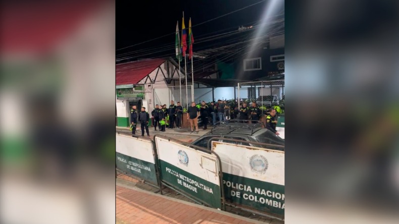 Disturbios por hallazgo de un cadáver dentro de la estación de Policía de El Salado