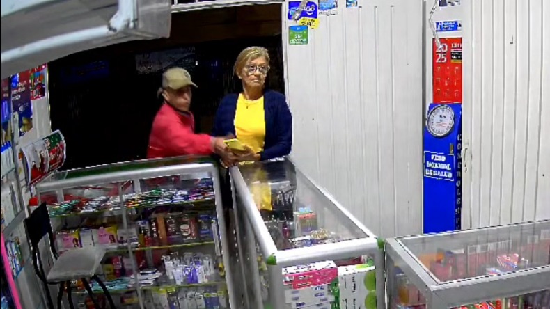 Así robaron a una mujer cuando salía de una droguería