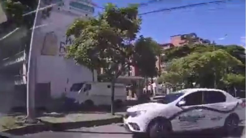 Imprudencia en la glorieta de la calle 69 con Ambalá por poco provoca un accidente