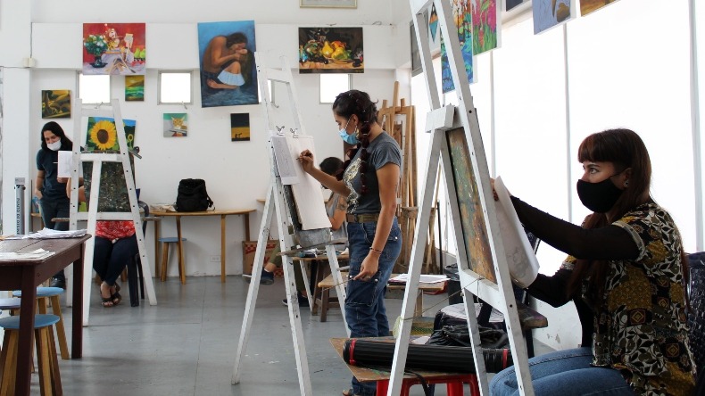 Continúan los talleres de dibujo y pintura para niños, jóvenes y adultos en el MAT