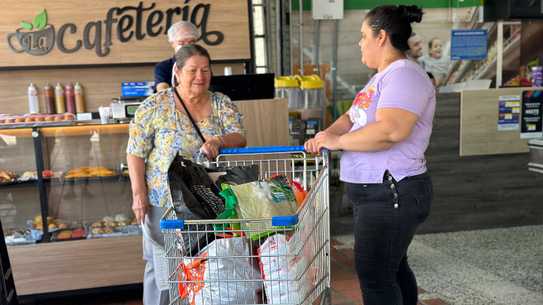 Clientes de Ibagué reaccionaron a la norma que prohibió las bolsas plásticas de un solo uso