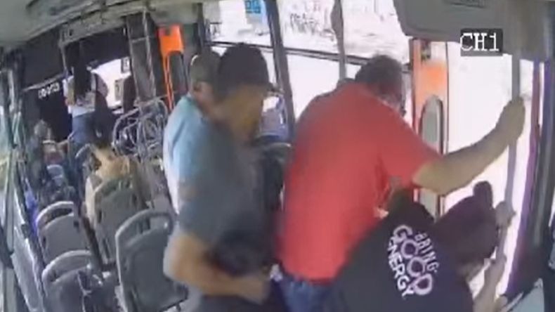 Así robaron a un hombre en una buseta de Ibagué 