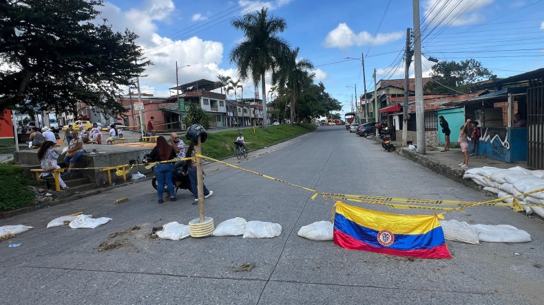 Reportan bloqueo vial en la avenida Ferrocarril