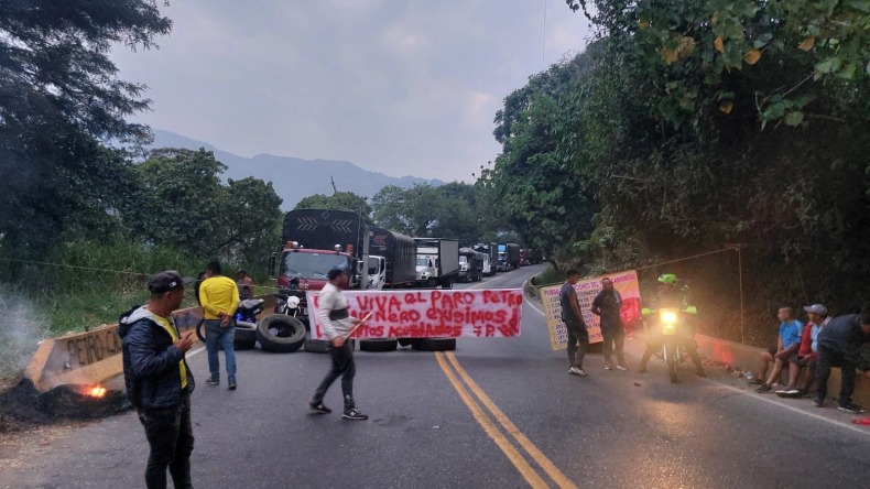 Paro de transportadores: continúan bloqueos en la vía Ibagué - Calarcá