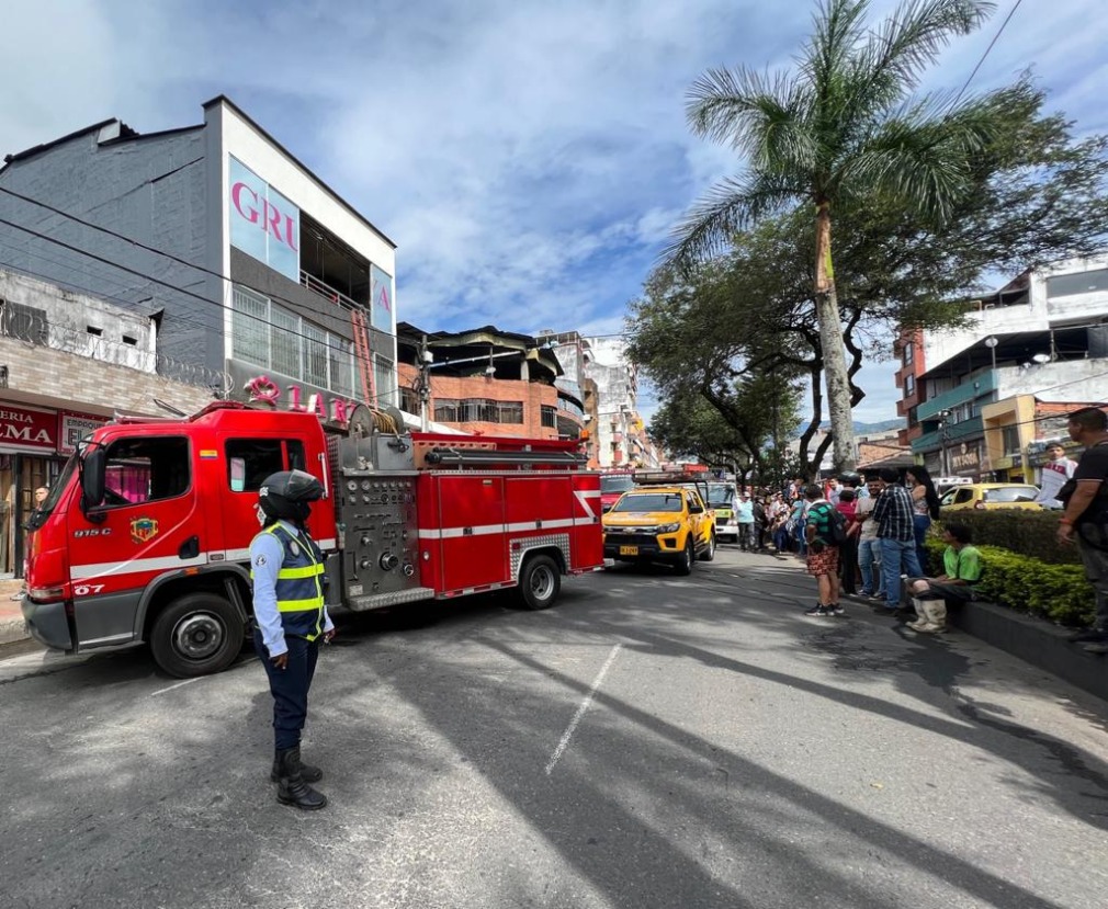 Incendio Afectó Un Establecimiento Comercial En Pleno Centro De Ibagué