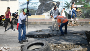 Por la presión ciudadana, Aranda tuvo que arreglar huecos de la 37