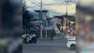 Graban a tres agentes de Tránsito de Ibagué conversando en plena hora pico 