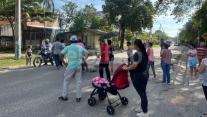 Por falta de agua, bloquean la avenida Ambalá en el sector de El Salado