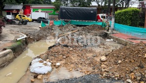 Denuncian daño de una tubería de agua potable en Ibagué