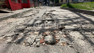 Vía del barrio El Jordán lleva más de una década en pésimo estado