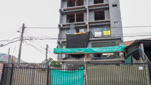 Cierran una obra en el barrio Jordán por falta de permisos