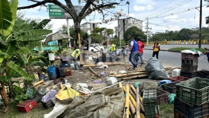 Autoridades desalojaron puesto de frutas en la calle 103