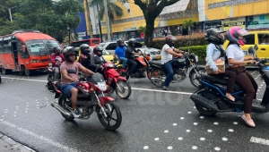 Prohíben circulación de motos con parrillero y decretan ley seca