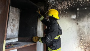 Corto circuito desencadenó incendio estructural en Rincón de la Campiña