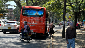 Ni paraderos ni cultura ciudadana: el caos del transporte público de Ibagué