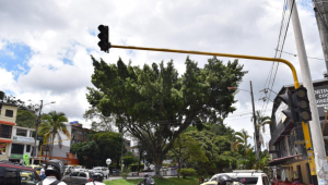 Robaron controlador de semáforo en la avenida Ferrocarril de Ibagué