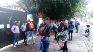 Trabajadores frenan obras del colegio Sagrada Familia por falta de pagos