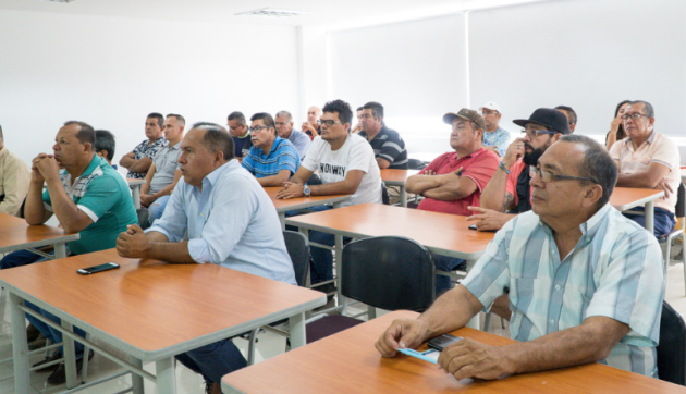 Taxistas de Ibagué se capacitaron en seguridad vial y servicio al cliente